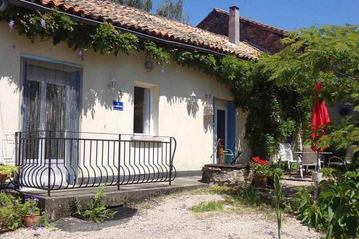 Gîte pour 6 personnes, avec terrasse et jardin