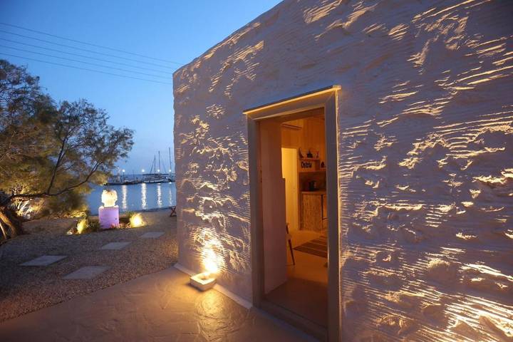 Gîte pour 2 personnes, avec vue et jardin, animaux acceptés dans Finikas - 2