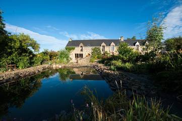 Gîte pour 2 personnes, avec jacuzzi et terrasse ainsi que piscine et jardin à Néant-sur-Yvel