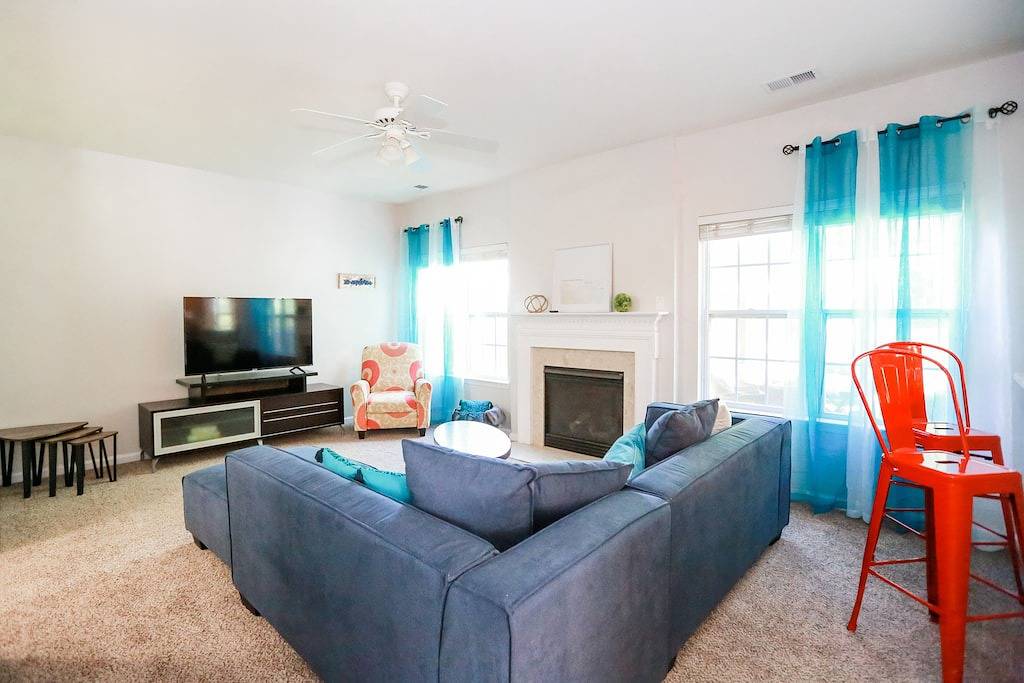 Charlotte Sanctuary, Comfort, Fenced, Sleeps 11 in Union County (NC)