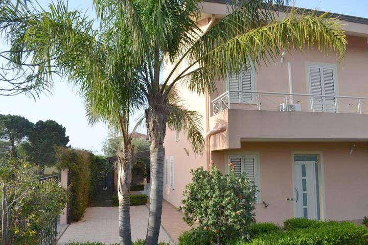 Villa pour 8 personnes, avec Balcon et Jacuzzi ainsi que Terrasse et Jardin à Patti
