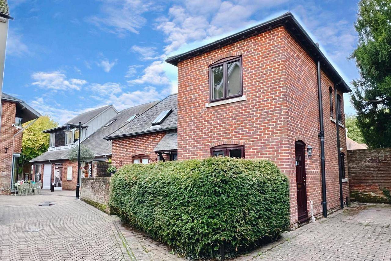Two-Bedroom House in Ringwood, Hampshire