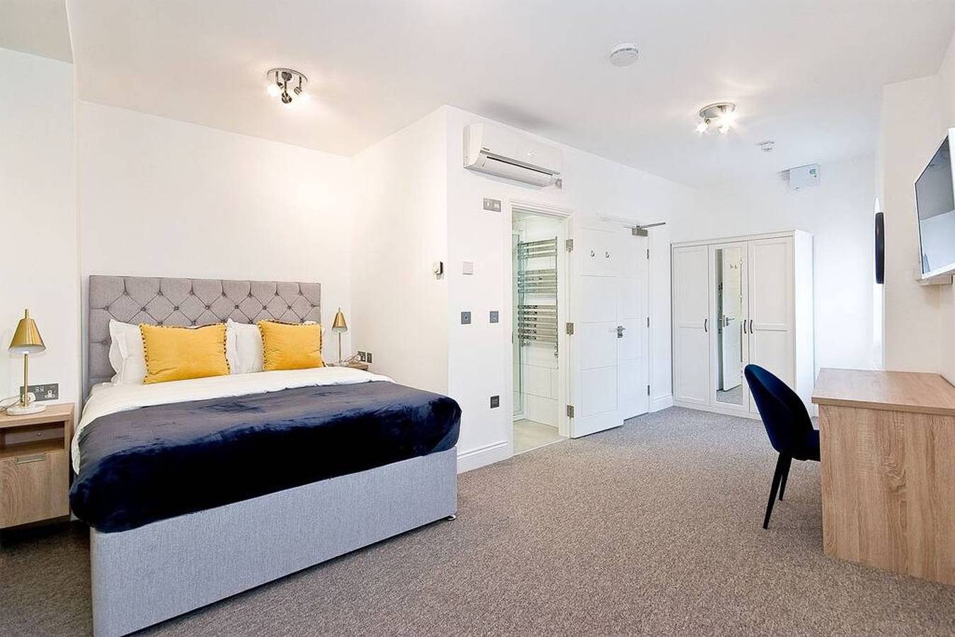 Entire apartment, Cih sleeps 2 in Covent Garden air con wifi in Covent Garden, London