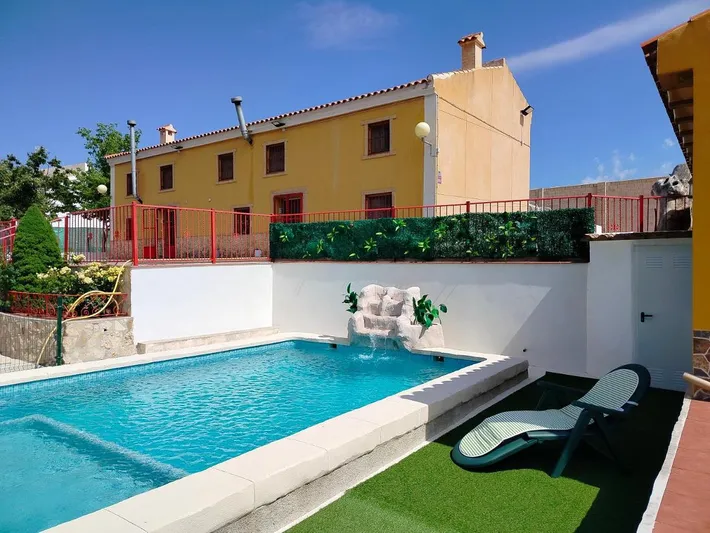 Apartamento de vacaciones para 9 personas, con piscina para niños y piscina además de jardín y vistas, Se admiten mascotas - 1