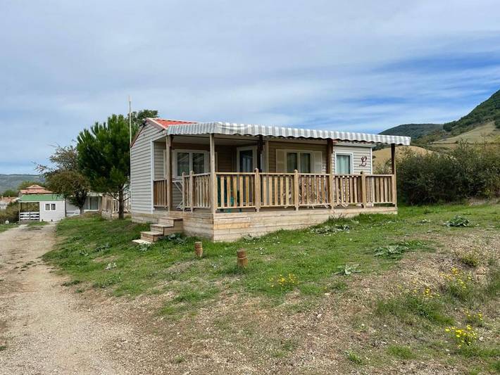 Location de vacances pour 5 personnes, avec piscine à Saint-Georges-de-Luzençon - 2