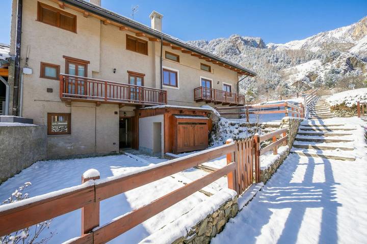 Appartamento intero, Baita La Ciaburna with Garden (skiing nearby) in Bardonecchia, Provincia di Torino