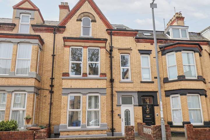 Cottage for 16 people, with garden and hot tub, with pets in Yorkshire