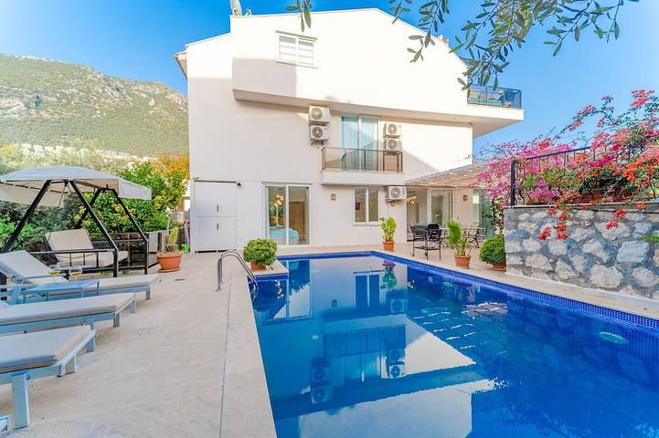 Apartment for 4 people, with garden and terrace in Kalkan