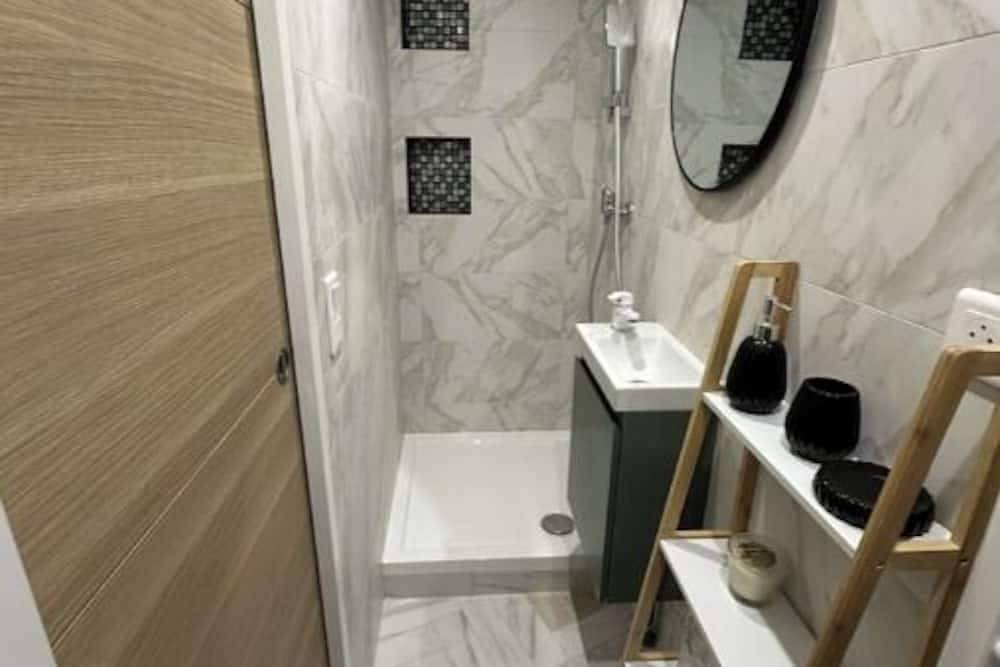 Entire apartment, Self-contained studio near Paris in Vitry-sur-Seine, Val-de-Marne