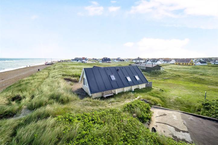 Ferieudlejning for 4 personer, med Terrasse i Lild Strand