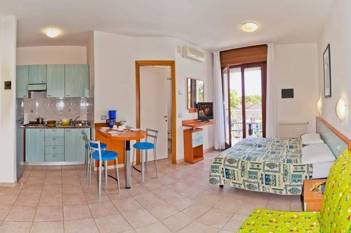 Ferienpark für 3 Personen, mit Balkon und Pool in Bibione - 2