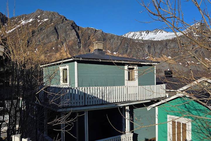 Cozy 2-bedroom cabin in peaceful Gryllefjord with Ac in Senja, Torsken