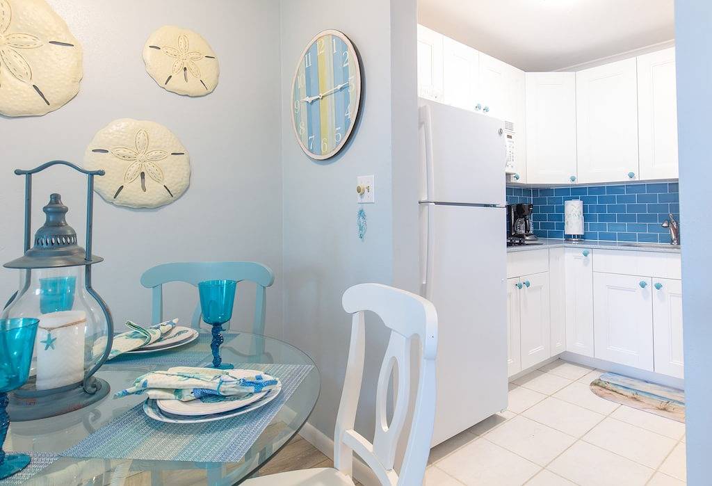 Ganze Wohnung, Eine großartige Aussicht auf den Pool! Schritte zum Strand und Pier. Gehen Sie bis zur 3rd St in Naples Beach, Naples (Florida)