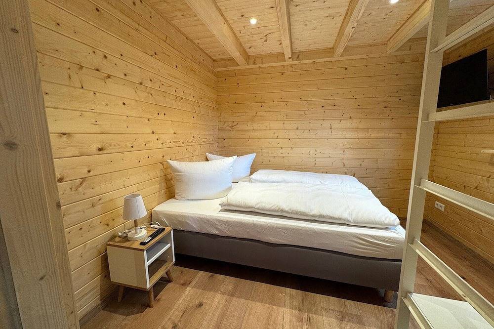 Ganze Wohnung, Holzblockhaus mit 70 qm, 2 Schlafzimmer, 1 Wohn- / Schlafbereich, max. für 6 Personen in Suedlicher Schwarzwald, Lenzkirch