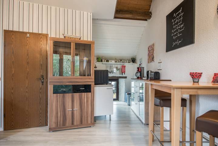 Entire studio, Studio Apartment 'Haus Lebensfreude' with Shared Garden, Terrace and Wi-Fi in Üxheim, Volcanic Eifel