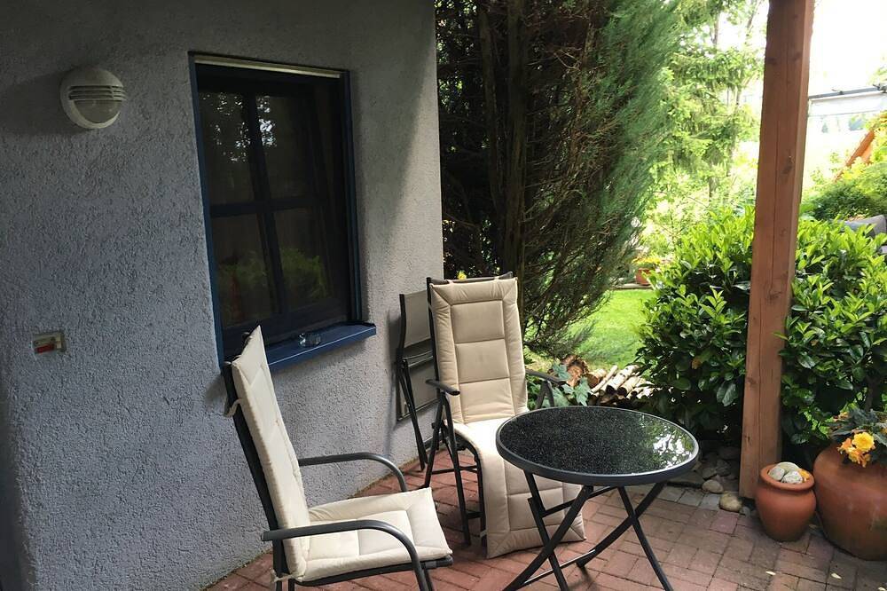 Ganze Wohnung, Ferienwohnung 38 qm, Parterre, kombinierter Wohn- und Schlafbereich, max. 2 Personen in Unterkirnach, Mittlerer Schwarzwald