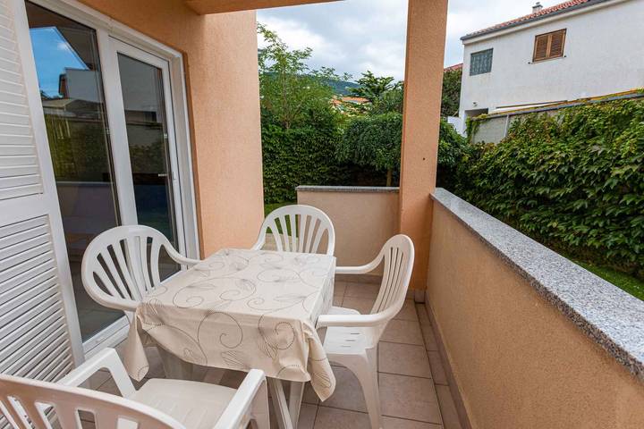 Ferienwohnung für 5 Personen, mit Garten in Baska - 2