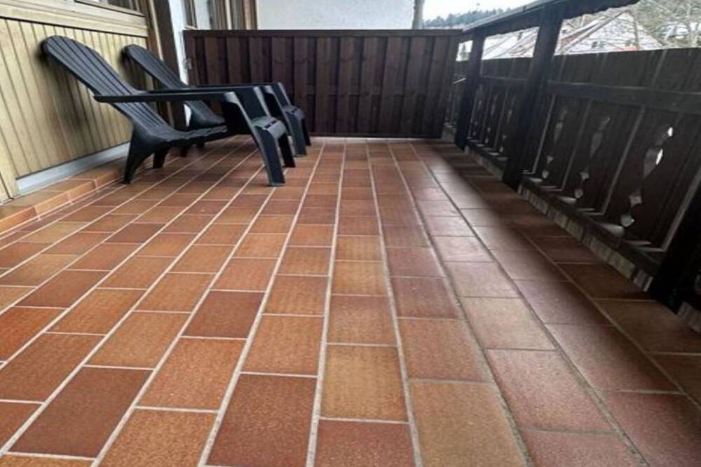Ganze Wohnung, Familienzimmer Classic, Retro mit Balkon, 1 Doppelbett+1 Einzelbett in Donaueschingen, Mittlerer Schwarzwald