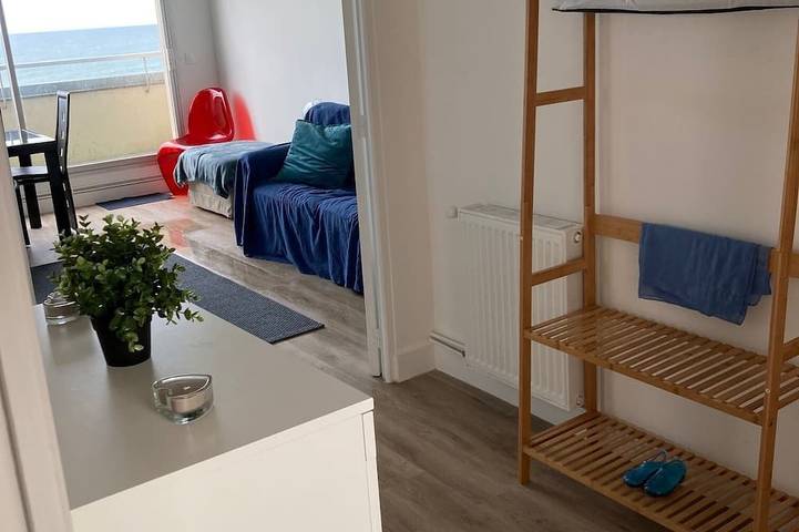Ganze Wohnung, Waterfront apartment with breathtaking views! in Lion-sur-Mer, Caen und Umgebung