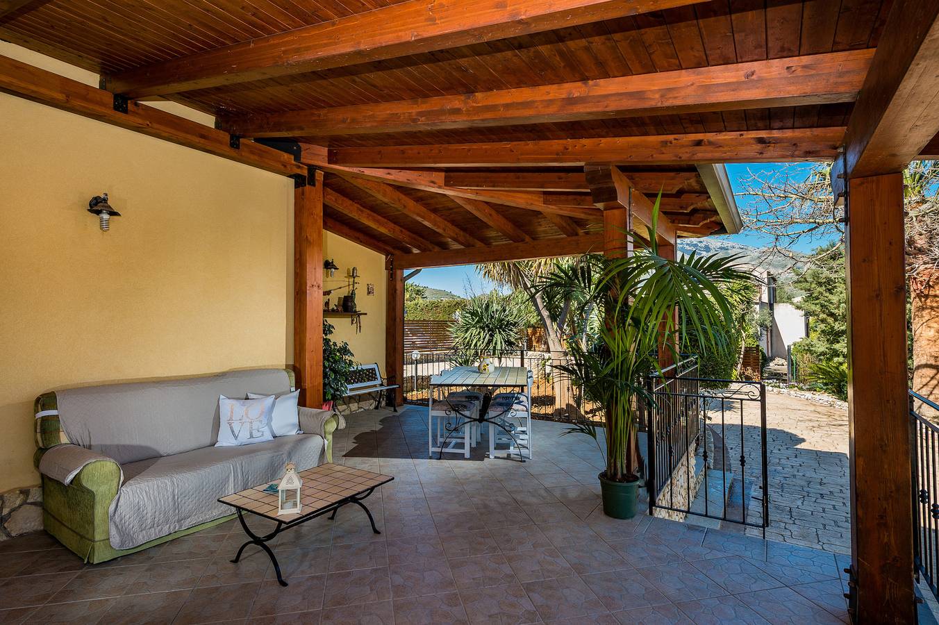 Villa Delux met bergzicht, verwarmd bubbelbad, tuin & Wi-Fi in Castellammare del Golfo, Provincie Trapani