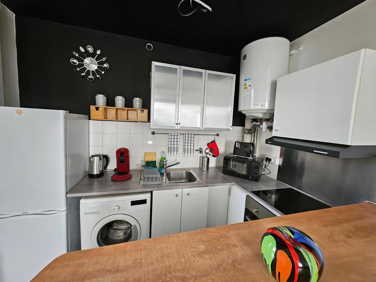 Appartement entier, One-Bedroom Apartment in Les Pavillons-sous-Bois, Seine-Saint-Denis