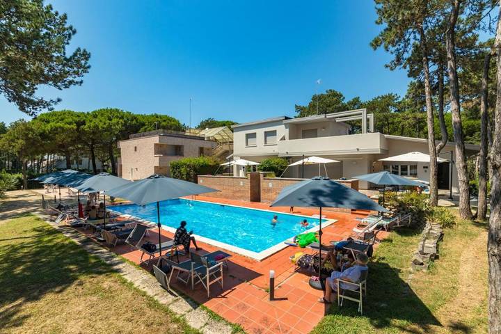 Ferienwohnung für 2 Personen, mit Terrasse und Garten sowie Pool in Lignano Riviera