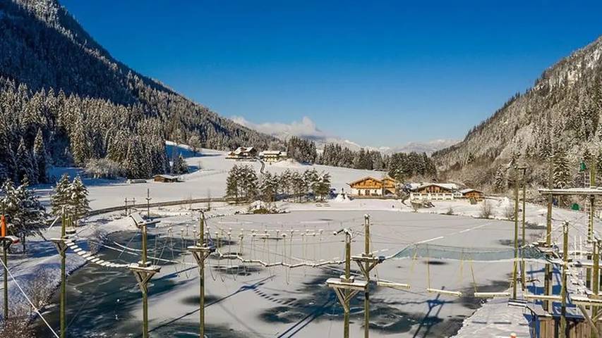 Hütte für 3 Personen, mit Pool und Sauna sowie Terrasse in Flachau