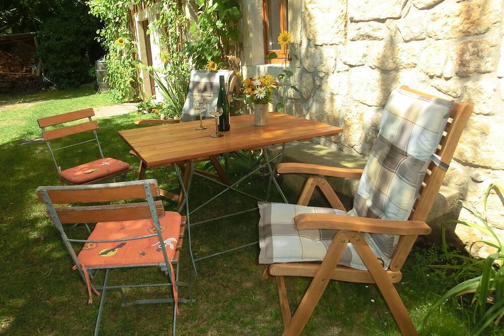 Ganze Wohnung, Ferienwohnung mit Charme, Entspannen mitten im Grünen im schönen Elbtal in Loschwitz, Dresden