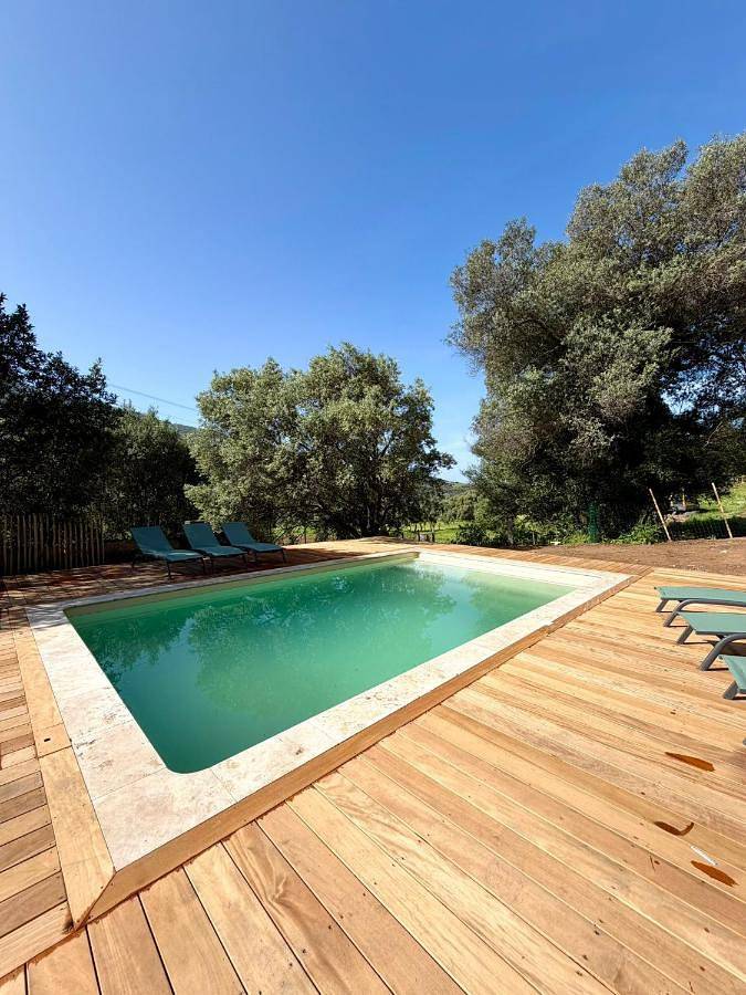 Location de vacances pour 6 personnes, avec jacuzzi ainsi que piscine et terrasse à Fozzano