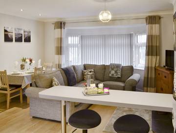 Holiday Rental for 4 People in Benllech, Isle of Anglesey, Photo 2