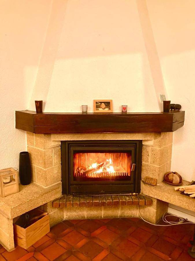 Cheerful villa with fireplace, bath-tub and garden in Noville, Genfer See