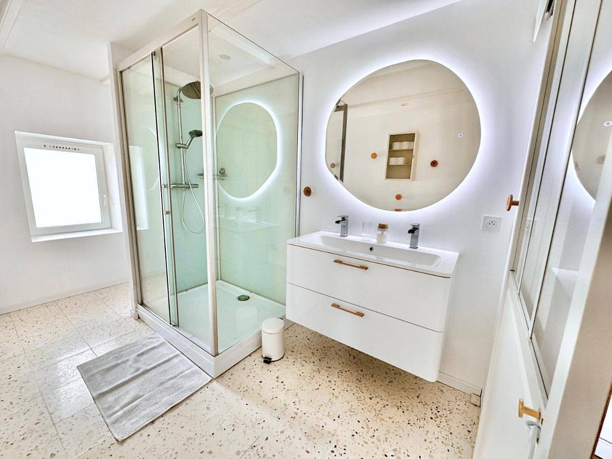 Appartement entier, Au Bon Accueil - Appartement vue mer - Hyper centre - Avec Home-Cinéma in Carantec, Ceinture Dorée