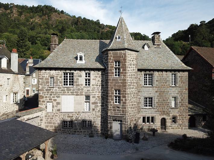Chambre d’hôte pour 3 personnes, avec Jardin à Thiézac