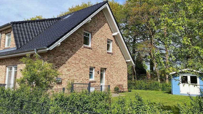 Ferienwohnung für 6 Personen, mit Garten und Sauna in Hage