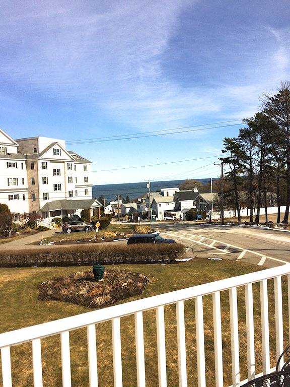 Gîte pour 4 personnes, avec piscine ainsi que jardin et balcon à Ogunquit