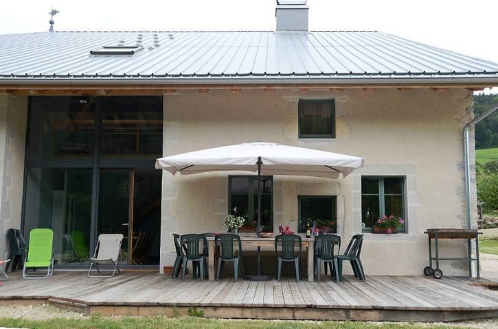 Gîte pour 12 personnes, avec Terrasse et Jardin ainsi que Sauna et Vue à Entre-deux-Monts