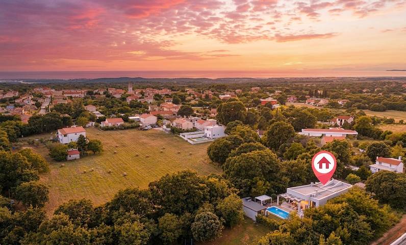 Villa für 10 Personen, mit Terrasse und Garten sowie Pool in Kroatien - 2