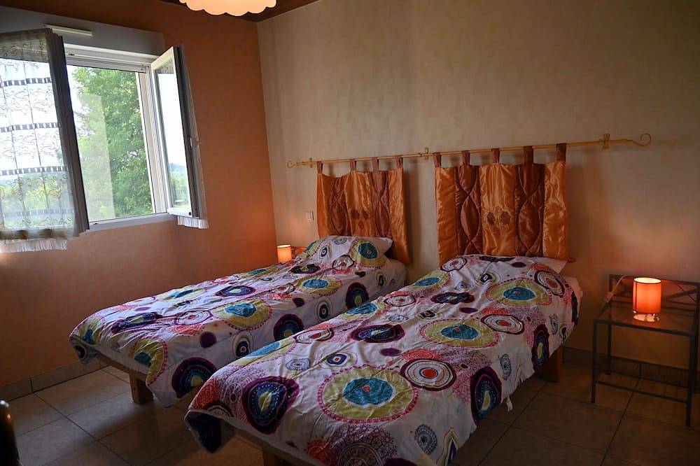 Cottage in the countryside with private pool, covered summer kitchen at thégra in Thégra, Massif Central