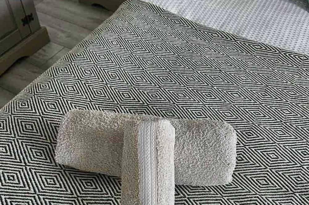 Spacious & Modern 4 Bedroom Holiday Home Gwynedd in Bangor, Snowdonia