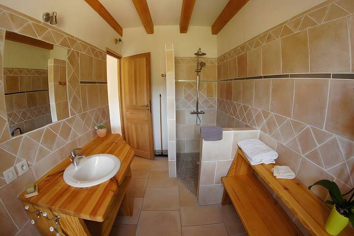 Location de vacances pour 2 personnes, avec jardin dans Le Pont du Diable (Saint-Jean-de-Fos) - 4