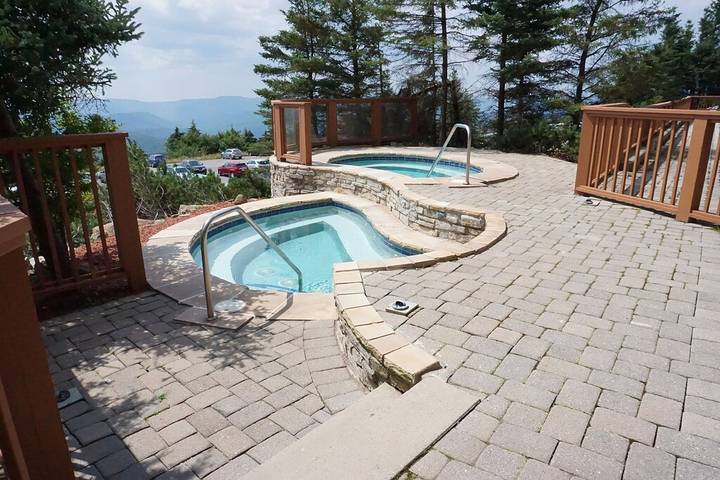 Vacation rental for 4 people, with hot tub and sauna in Snowshoe