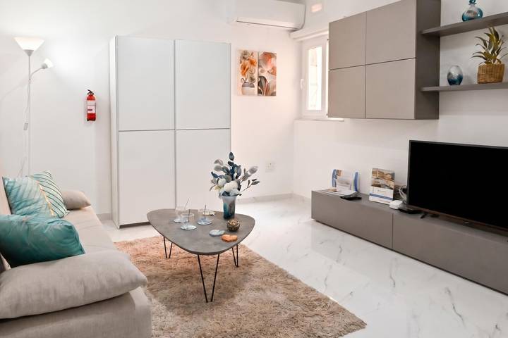 Geheel appartement, Cosy 2bdr Apart In Bugibba Square in St. Paul's Bay, Malta