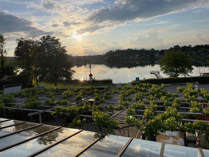 Ferienwohnung für 2 Personen, mit Balkon und Pool sowie Sauna und Seeblick in Seeon