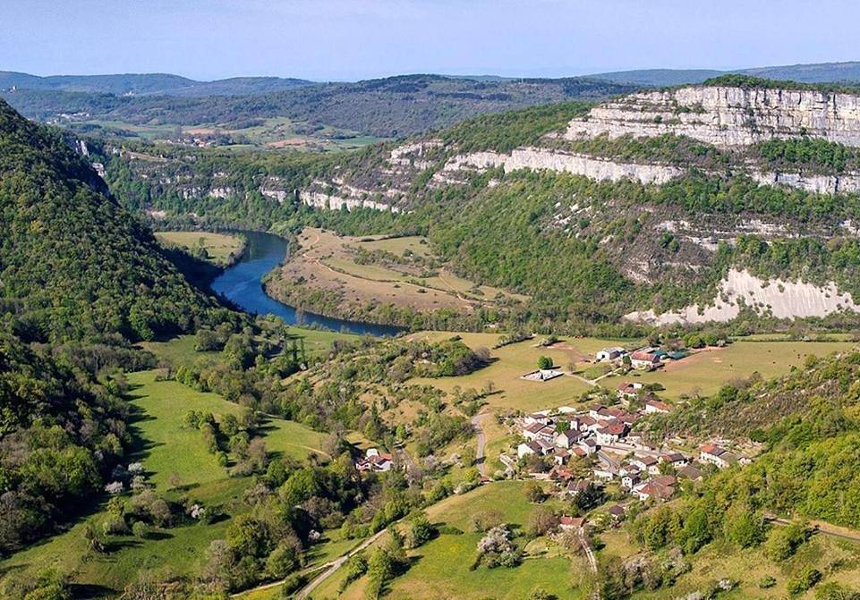 Double or Twin Room with Private Bathroom in Bolozon, Nantua