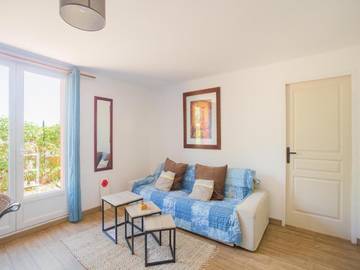 Gîte pour 6 personnes, avec piscine ainsi que jardin et balcon à Montmeyan