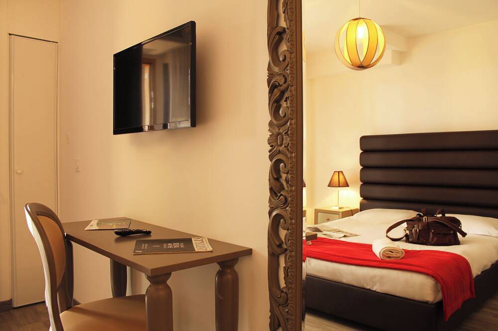 Studio Unit in Beautiful Aix-en-Provence! Free Parking, Pool & Pets Allowed! in Éguilles, Aix-en-Provence region