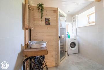 Gîte pour 10 Personnes dans Saint-Sauves-d'Auvergne, Région de Besse-et-Saint-Anastaise, Photo 3