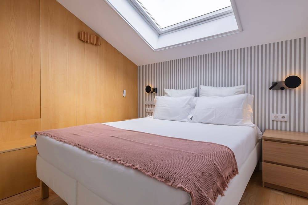 Blue Sky Villa 1 by Lovelystay in Aroeira, Corroios