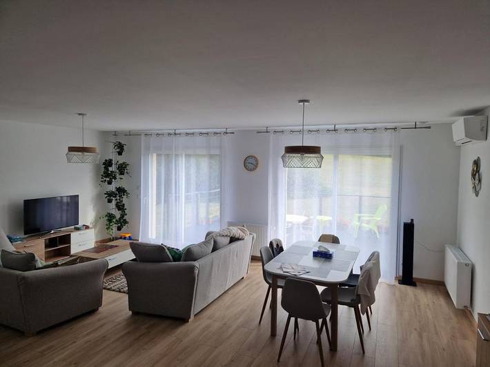 Location de vacances pour 6 personnes, avec Terrasse ainsi que Jardin et Vue à Puymoyen