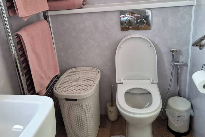 Ganze Wohnung, Studio Sleeps 2 with Free Parking and Garden in Woking, Surrey
